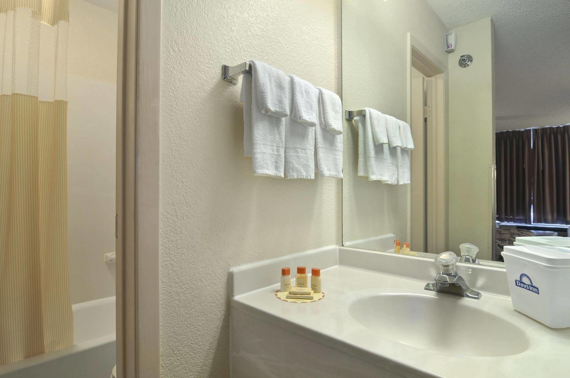 Days Inn By Wyndham Greenville Habitación foto